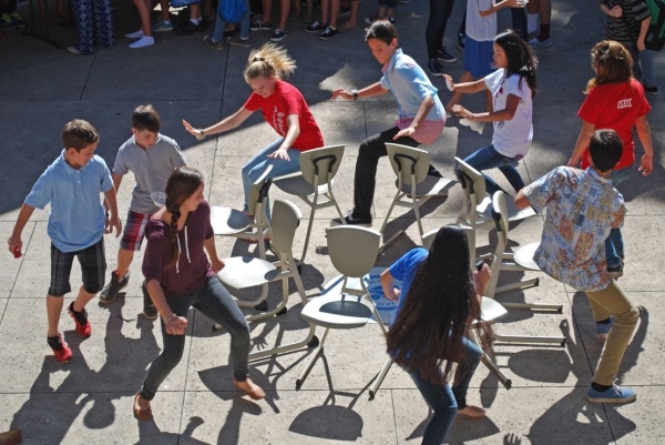 Most people playing musical chairs simultaneously: 7,600 people played musical chairs together in an event in China in 2019